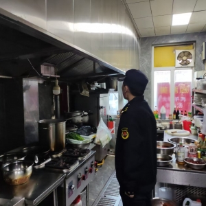 平度市東閣街道執(zhí)法中隊(duì)靶向出擊，聚力攻破餐飲油煙擾民問題 ...