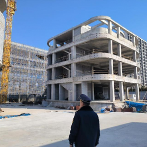 平度市鳳臺(tái)執(zhí)法中隊(duì)：強(qiáng)化在建工地?fù)P塵管控 守護(hù)“鳳臺(tái)藍(lán)” ...