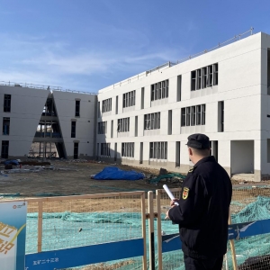 平度市東閣街道執(zhí)法中隊(duì)推進(jìn)春季揚(yáng)塵治理，守護(hù)蔚藍(lán)天空