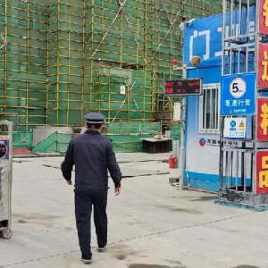 平度市鳳臺執(zhí)法中隊：以精細執(zhí)法助力工地揚塵治理